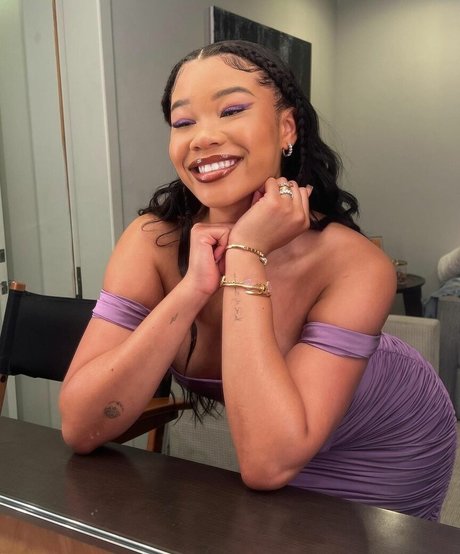 Storm Reid ヌードモデル 写真