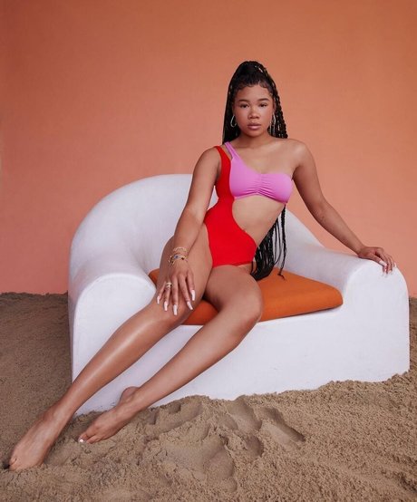 茶色の目のキティオンリーファンズ セクシー裸 写真