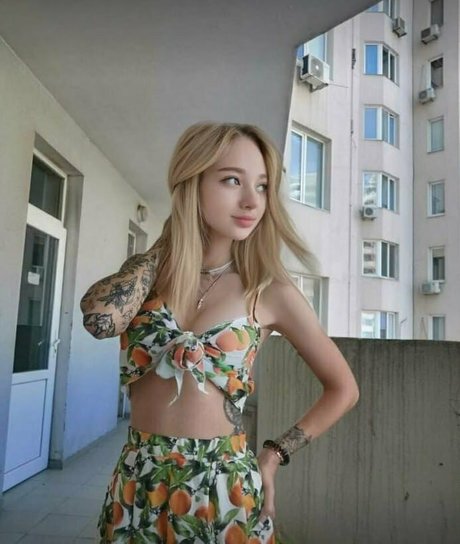 adelmorel ヌードモデル 写真