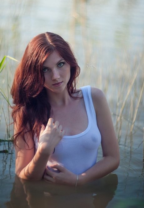 曲線美のランジェリーオンリーファンズ セックス 画像