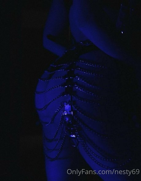 nesty69 ヌードのポルノスター 写真
