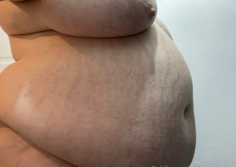 切断者オンリーファンズ アート裸 写真