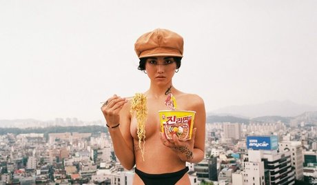 MeLoveMeAlot アダルトモデル 画像