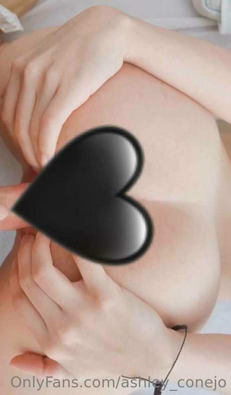 小さなおっぱいオンリーファンズ 無料ポルノ 写真