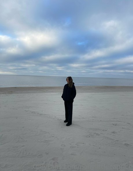 pollylittlecaprice XXXモデル 写真