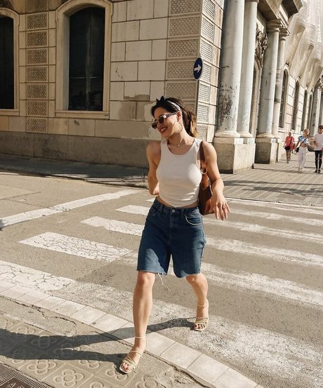 Anne Whisper xxxモデル 写真