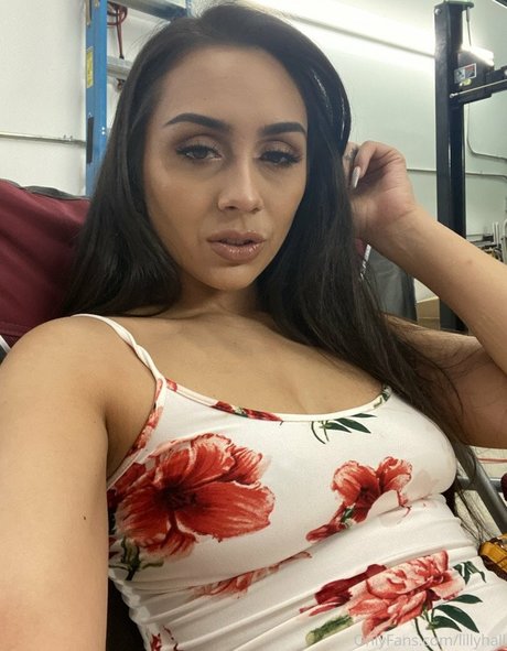 Lilly Hall 素敵なスター 写真