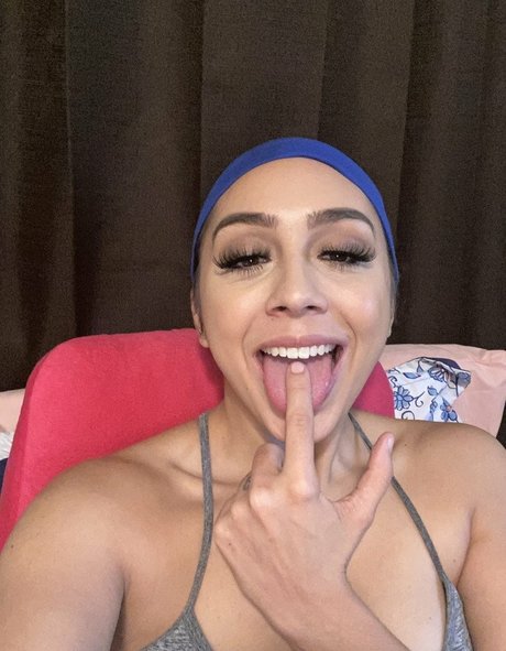 Lilly Hall ポルノモデル アーカイブ