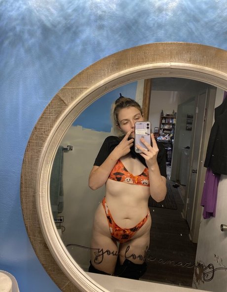 妊娠中のオンリーファンズ ヌード 写真