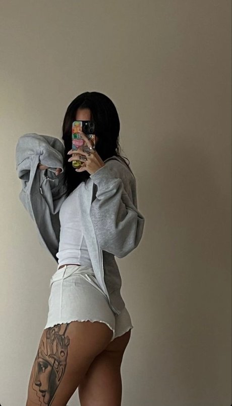 Pelinay Igit 素敵なポルノスター 写真