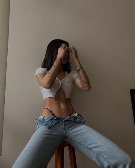 Pelinay Igit ポルノスター 美しい 画像