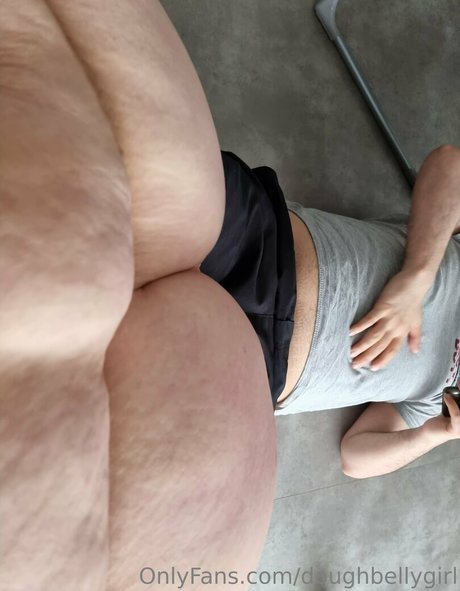 doughbellygirl ポルノスター 写真