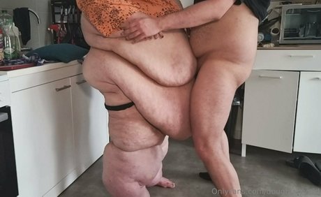 doughbellygirl XXXモデル 画像