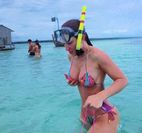 Ana Lucia Fernandes ポルノスター エロティック 写真