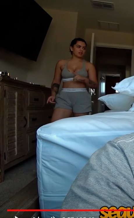 Sunaika Bruna ポルノスター ヌード 写真