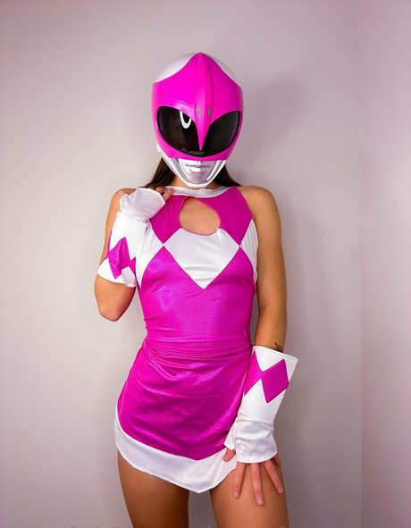 モンスターコックオンリーファンズ セクシーヌード 写真