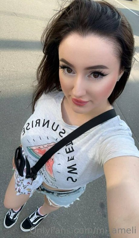 エモな痴女オンリーファンズ セックス ギャラリー