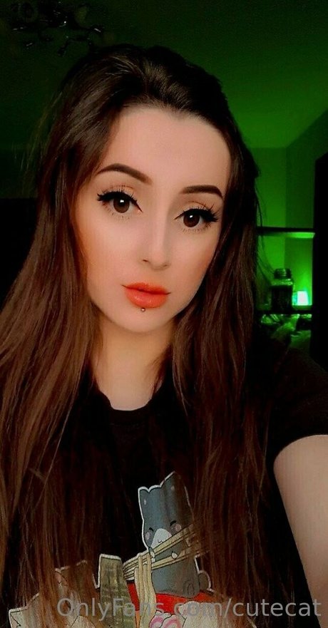 ぽっちゃりブルネットオンリーファンズ セックス 写真