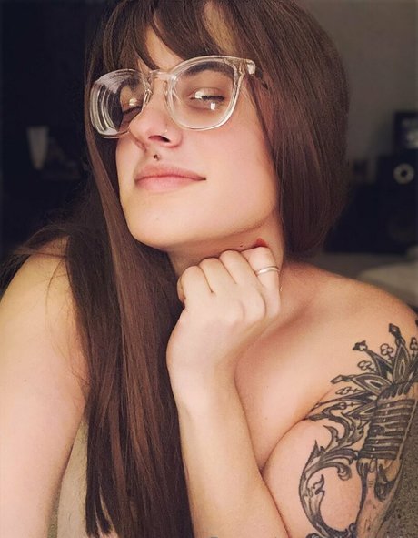 黒檀の熟女オンリーファンズ 無料セックス 写真