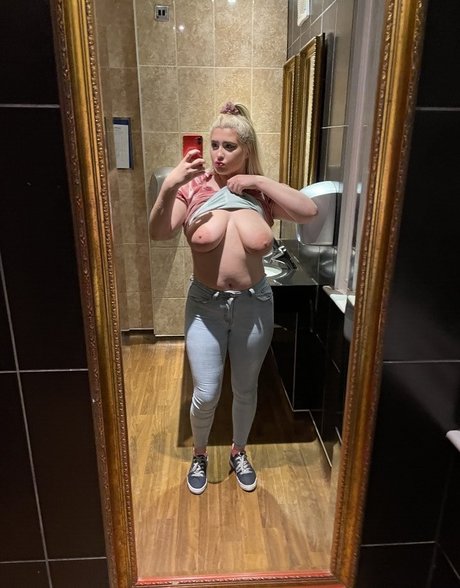 クソ野郎オンリーファンズ ヌード 写真