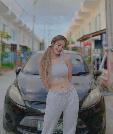 Criselda Alvarez ポルノスター セックス 画像