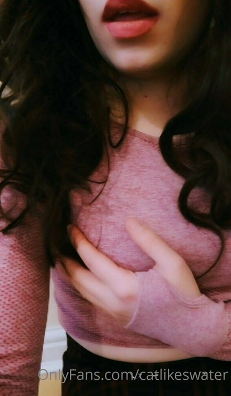 Cat Likes Water トップ女優 写真