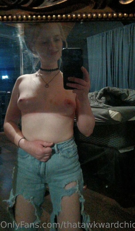 thatawkwardchickbecky アダルトモデル 画像