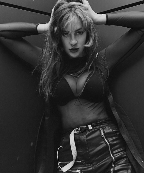 Tati Bruening トップスター ギャラリー