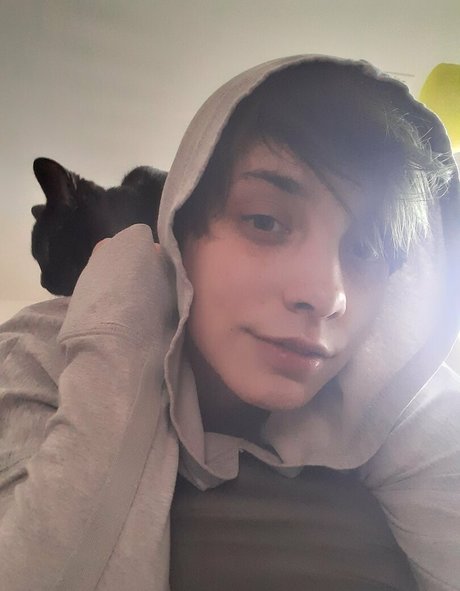 pink kunt エロティックモデル 写真