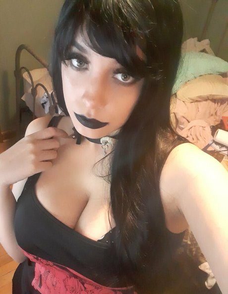 黒髪の熟女オンリーファンズ 美しい 写真