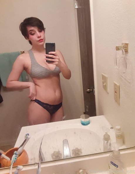 pink kunt 最高のスター 写真