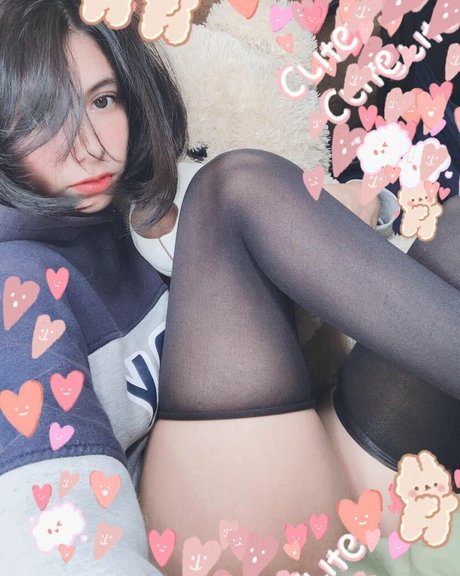 キティ・ウェット・オンリーファンズ ポルノ 画像