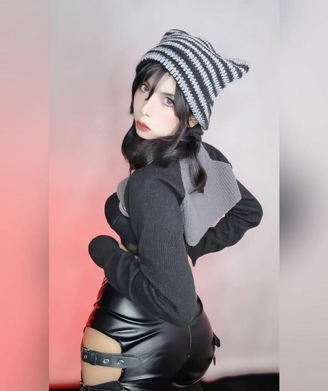 いちごミルクオンリーファンズ 無料セクシー 写真