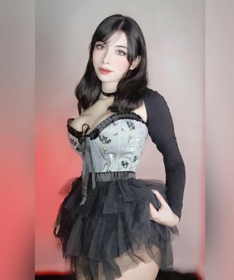 熟女の足オンリーファンズ セクシーヌード 写真