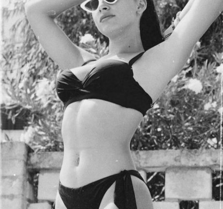 黒髪の熟女オンリーファンズ ヌード ギャラリー