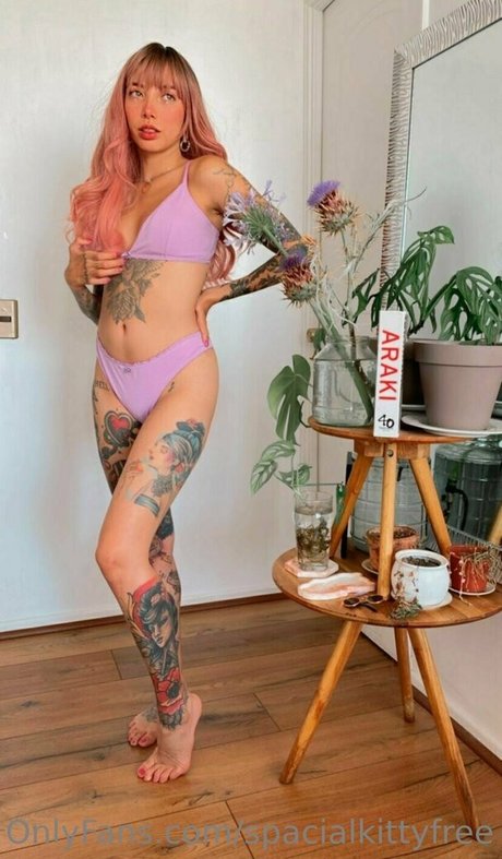 黒髪の熟女オンリーファンズ ヌード アーカイブ