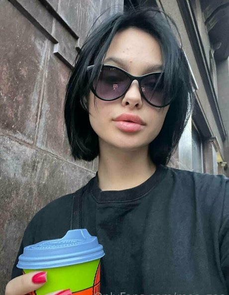 乳首 オンリーファンズ エロチック 写真