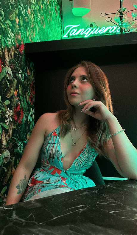 mianataliah ポルノモデル 画像