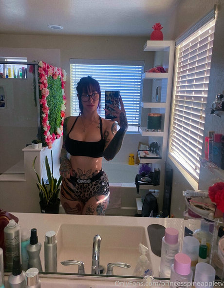 フェチ オンリーファンズ 裸 画像