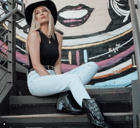 黒髪の熟女オンリーファンズ 無料セックス 写真