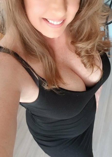 弁護士オンリーファンズ ホットヌード 画像