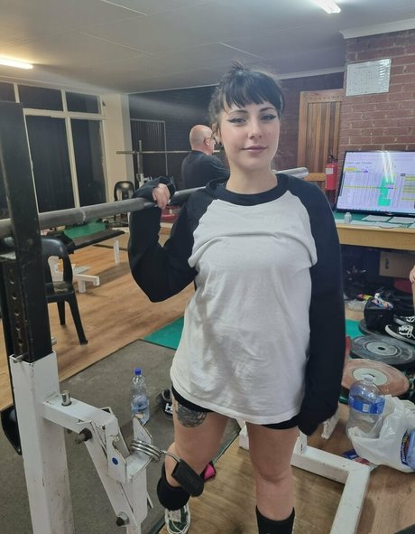 alyssa winter スター ヌード 写真