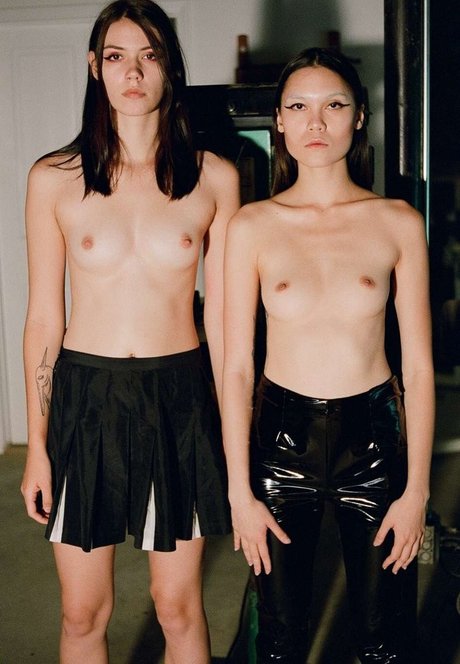 フェイシャルオンリーファンズ ホットヌード 写真