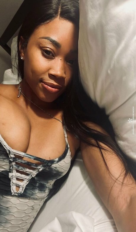 Ariane Andrew 高品質モデル 写真