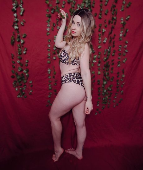 SunfyreTv エロティックなポルノスター 画像