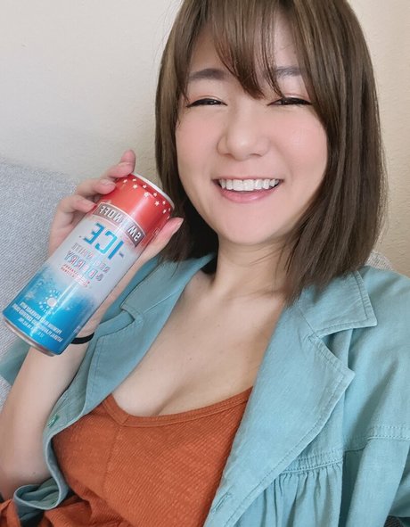 アジアンベイビーオンリーファンズ ヌード 写真