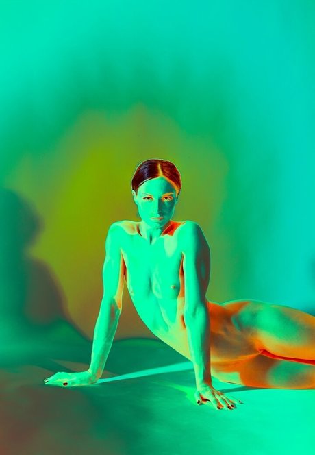 アウトドア 熟女 オンリーファンズ 素敵 画像