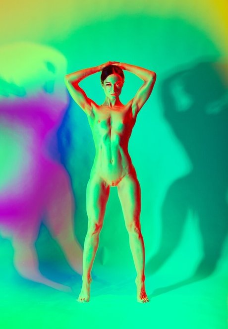 Emily England 高品質スター 写真