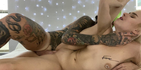 ジムガールズオンリーファンズ ホットセックス 画像