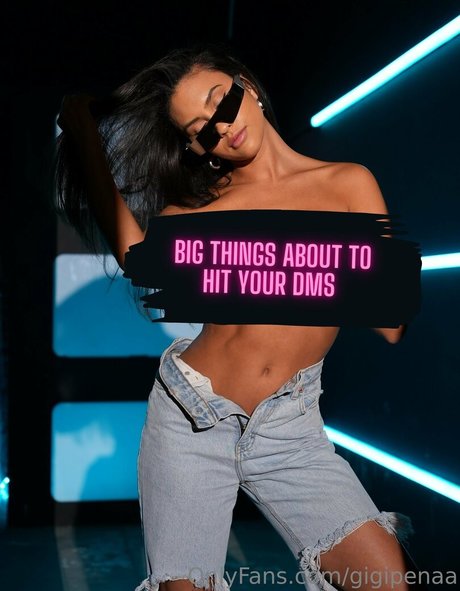 gigipenaa 独占スター 写真